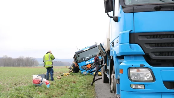 Ein Tanklaster ist in der Kochheide im Randstreifen eingesunken. - &copy; Alexandra Schaller
