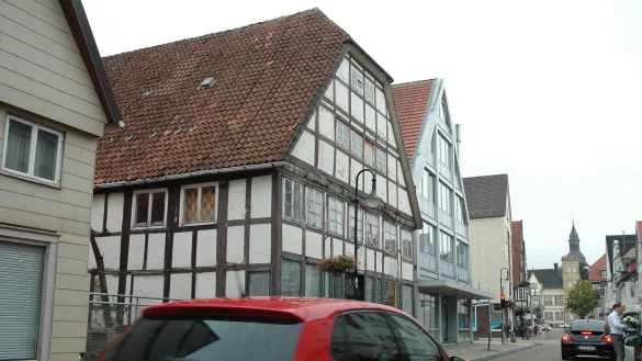 Gekauft von der Stadt: Das Haus Tille-Reinecke in der Mitte an der Mittelstra&szlig;e in Horn. - &copy; Manfred Brinkmeier