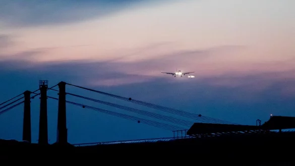 Ankunft von Abgeschobenen - &copy; Foto: Christoph Soeder/dpa/Archiv