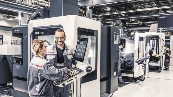 DMG Mori f&uuml;hrt Azubis fr&uuml;h an das Thema Industrie 4.0 heran. - &copy; DMG Mori