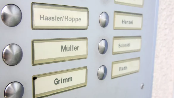 Familiennamen gibt es seit dem 12. Jahrhundert: Wissenschaftler gehen unseren Nachnamen jetzt auf den Grund. - &copy; picture alliance / Philipp Brandst&auml;dter/dpa