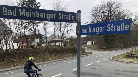 Radfahrer, die in Diestelbruch Richtung Detmold fahren, sollen k&uuml;nftig einen Schutzstreifen nutzen k&ouml;nnen. Foto: Martin Hostert - &copy; Martin Hostert