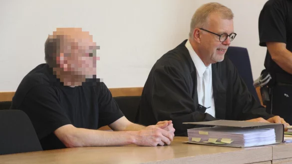 Der 56-j&auml;hriger Detmolder hat schon mehrfach an der Seite seines Verteidigers Johannes Salmen auf der Anklagebank gesessen. - &copy; Janet K&ouml;nig