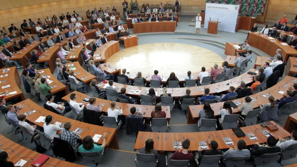 Auch der Landtag in D&uuml;sseldorf hat ein Forum f&uuml;r Nachwuchspolitiker, den Jugend-Landtag.&nbsp; - &copy; Bildarchiv des Landtags NRW/Bernd Sch&auml;lte