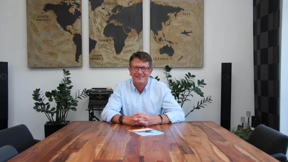 Bei J&ouml;rg Thelaner wird am Esstisch nicht nur gegessen. Von hier aus betreibt er auch seine Fraktionsarbeit. - &copy; Jana Beckmann