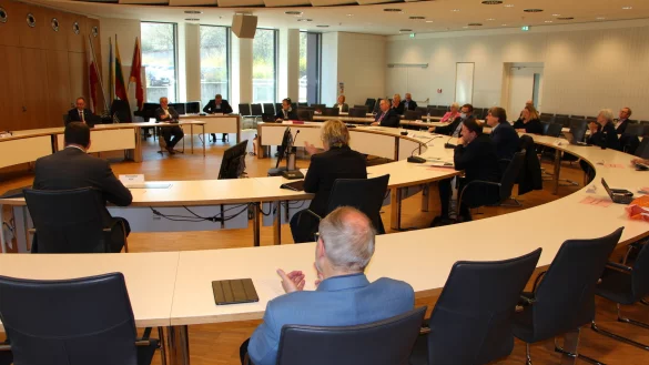 Auch f&uuml;r die Sitzungen des Kreistags gelten derzeit strenge Abstandsregeln. - &copy; Archivfoto: Astrid Sewing