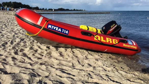 Sicher: An Str&auml;nden, die von Rettungsschwimmer bewacht sind, ertrinken neun Mal weniger Menschen als beim Wildbaden in Seen und Teichen. - &copy; Pixabay