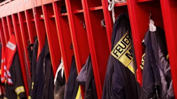 Die Feuerwehr musste die Wohnungst&uuml;r &ouml;ffnen, denn es war niemand zuhause. - &copy; dpa