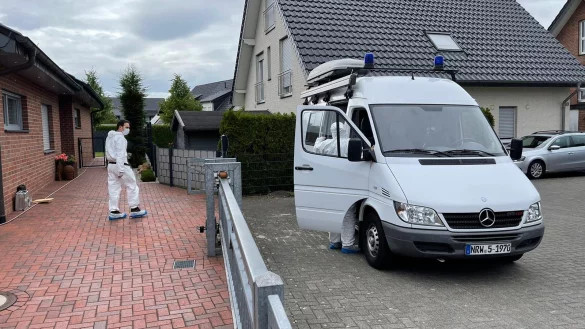 Die Spurensicherung am Tatort. - &copy; Freitag TV