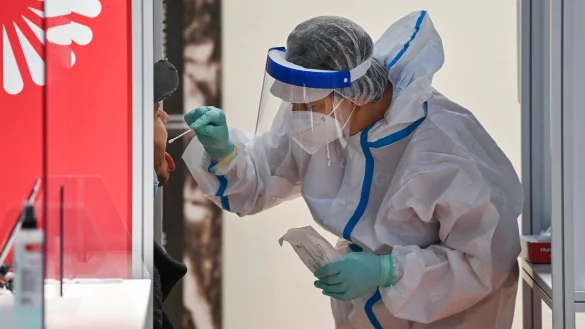 Testzentrum am Hauptstadtflughafen - &copy; Foto: Patrick Pleul/dpa-Zentralbild/dpa