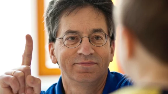 Dr. Günther Golla, leitender Arzt für Neuropädiatrie und Psychosomatik am Interdisziplinären Frühförderungszentrum Lippe. Foto: Klinikum Lippe - © Klinikum Lippe