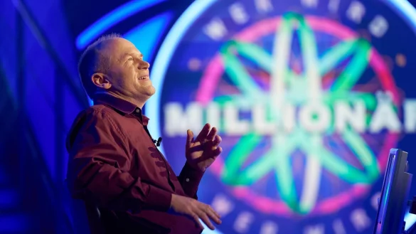 Andy Sischka aus Bielefeld steht bei "Wer wird Millionär?" vor der 125.000-Euro-Frage. - © RTL / Guido Engels