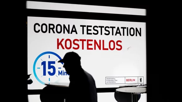 Schnelltest - &copy; Foto: Christoph Soeder/dpa