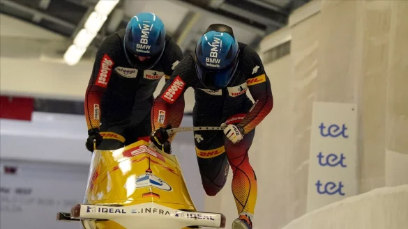 Bob-Weltcup - &copy; Foto: Roman Koksarov/AP/dpa