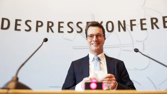 Hendrik W&uuml;st (CDU), Ministerpr&auml;sident von Nordrhein-Westfalen, im Landtag. 

 

 - &copy; Oliver Berg/dpa