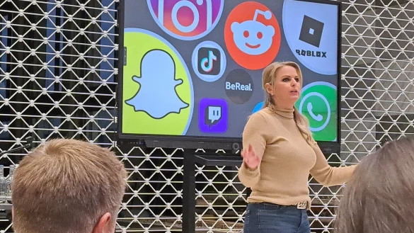 Internationale Konzerne haben unsere Kinder "im Griff": Bestseller-Autorin Silke Müller warnt davor, schon Grundschüler im Netz allein zu lassen. - © Annika Langhagel