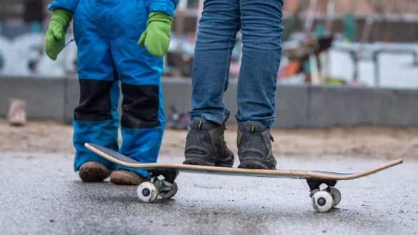 Auf dem Spielplatz - &copy; Foto: Doroth&eacute;e Barth/dpa