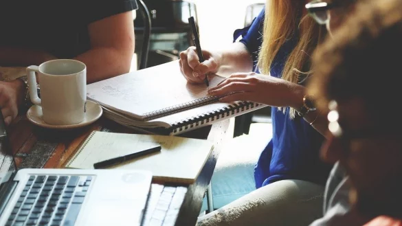 Immer informiert: Auf Smartphone, Tablet oder Laptop, die wichtigsten Nachrichten aus der Region gibt es immer auf LZ.de. - &copy; Symbolbild: Pixabay