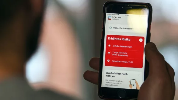 Corona Warn-App - &copy; Foto: Kira Hofmann/dpa