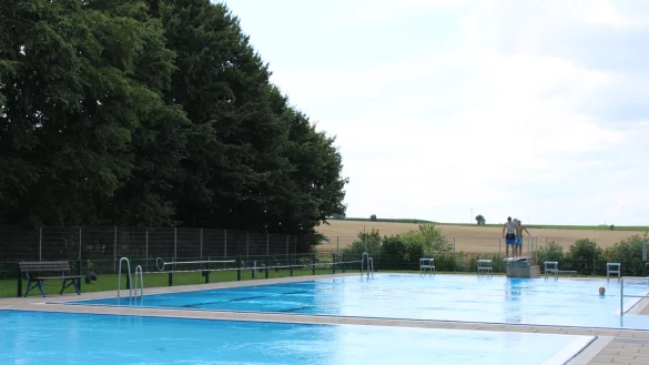 Platz für Schwimmer: das große Becken in Lieme. - © Muer