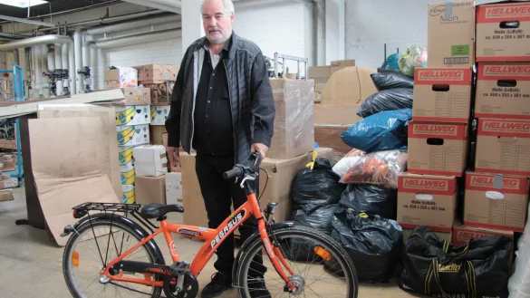 Auch gut erhaltene Fahrr&auml;der nimmt J&uuml;rgen Wattenberg mit nach Litauen. Heimkinder sollen sie bekommen. Doch auch Pflegebetten und Rollst&uuml;hle, Kleidung und M&ouml;bel und vieles mehr befindet sich im Lager. - &copy; Carolin Brokmann-F&ouml;rster