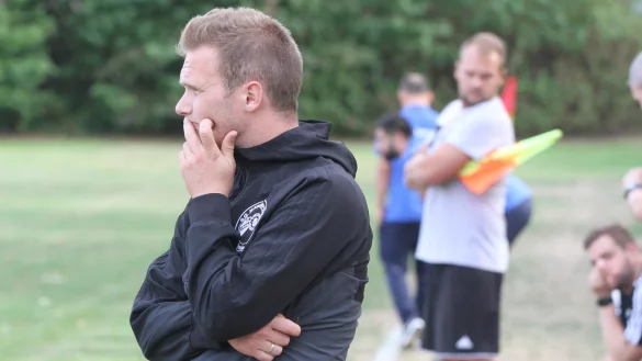 Nachdenklich: SG-Trainer Matthias W&ouml;lk. - &copy; Sebastian Lucas