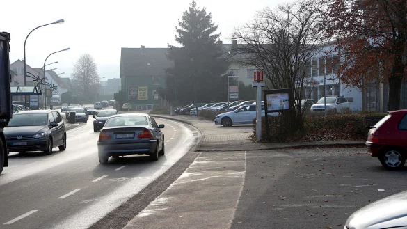 Im Integrierten st&auml;dtebaulichen Entwicklungskonzept (ISEK) &bdquo;Gemeinde Leopoldsh&ouml;he 2030&ldquo; sind Querungshilfen f&uuml;r die Hauptstra&szlig;e und ein Dorfplatz f&uuml;r Asemissen vorgesehen. Private Hausbesitzer k&ouml;nnen nach dem Beschluss einer Sanierungssatzung f&uuml;r Asemissen, Zusch&uuml;sse beantragen und Kosten besser von der Steuer absetzen. Foto: Thomas Dohna - &copy; Thomas Dohna