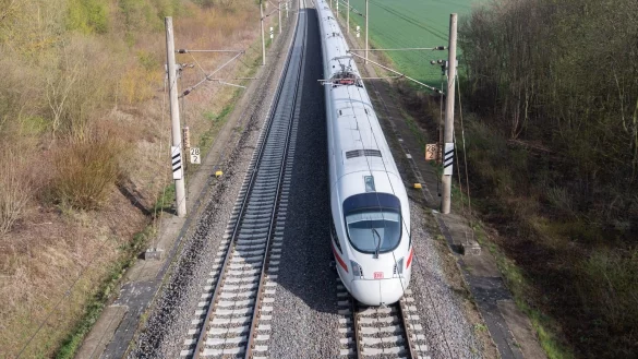 F&uuml;r Sch&uuml;ler ist ein Westfalenticket im Gespr&auml;ch. - &copy; Foto: Julian Stratenschulte/dpa