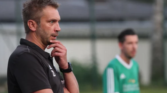 Engagiert am Seitenrand: BHK-Trainer Thorsten Geffers. - &copy; Sebastian Lucas(LZ)