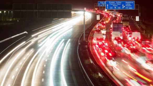 Stau auf der Autobahn - &copy; Foto: Soeren Stache/dpa-Zentralbild/ZB
