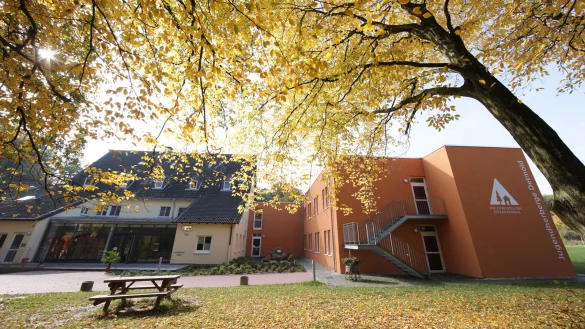 J&auml;hrlich z&auml;hlt sie 24.000 &Uuml;bernachtungen und ist damit einer der ganz gro&szlig;en Frequenzbringer im Detmolder Fremdenverkehr. Das Jubil&auml;um wird mit einem Fest gefeiert.&nbsp; - &copy; Jugendherbergswerk