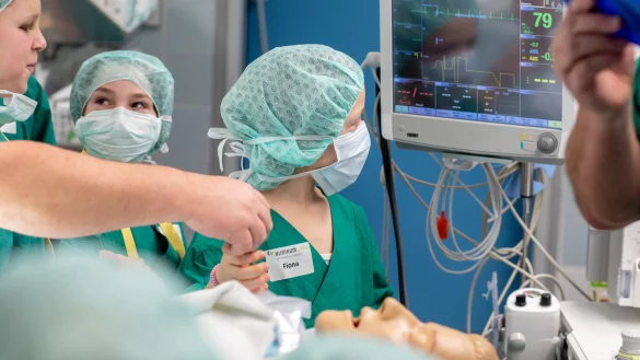 Hochkonzentriert; Die Chirurgen von morgen. - © Torben Gocke