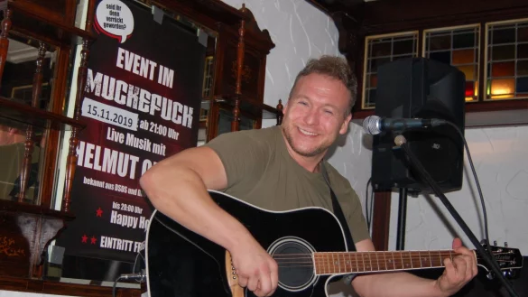 Helmut Orosz spielt gerne im &bdquo;Muckefuck". - &copy; Tim Niklas Wolf