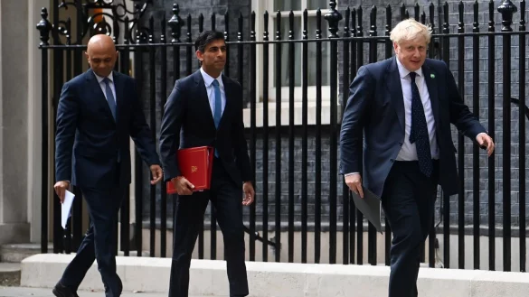Javid, Sunak und Johnson - &copy; Foto: Toby Melville/PA Wire/dpa