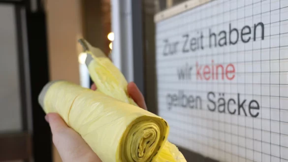 Nur wer sie selbst mitbringt, bekommt hier Gelbe S&auml;cke: Die M&uuml;llbeutel sind im Salzufler Rathaus Mangelware. - &copy; Alexandra Schaller