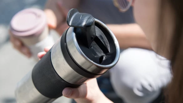 Thermobecher - &copy; Foto: Andrea Warnecke/dpa-tmn