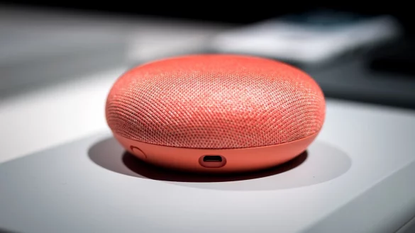 &laquo;Google Home Mini&raquo; - &copy; Foto: Alexander Heinl/dpa-tmn