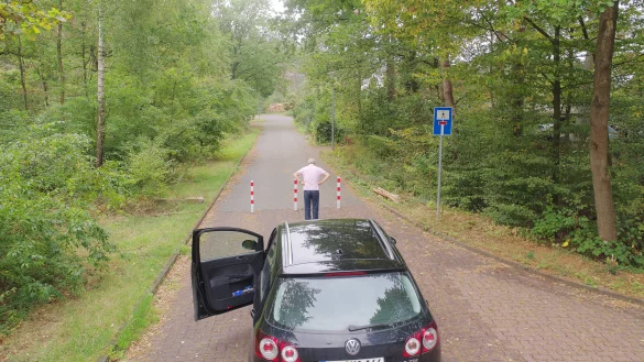 Noch geht es hier nicht weiter: Vorerst bleibt die Luisenstra&szlig;e in Augustdorf gesperrt. Aber eine andere L&ouml;sung ist in Sicht. Die Verwaltung ist beauftragt worden, den Vorschlag von Wolfgang Huppke nun rechtlich zu pr&uuml;fen. - &copy; Manfred Brinkmeier