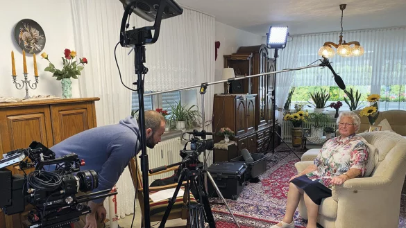 Maria (82) bei den Dreharbeiten. - &copy; Resi Reloaded