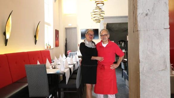 Carmen und Gian Vito Piras stehen in ihrem Lokal "Il Gabbiano Da Vito". - &copy; Alexandra Schaller