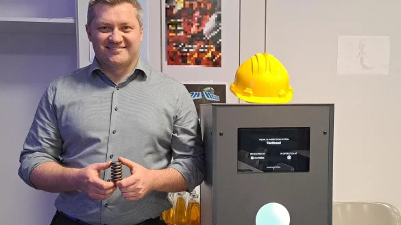 Wilhelm Klat hat f&uuml;r das Maschinenbauunternehmen ZF am Standort Bielefeld-Brackwede das Pr&uuml;fsystem "Ferdinand" realisiert. - &copy; Jemima Wittig