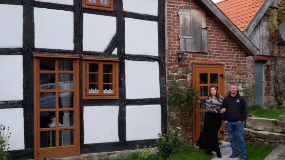 Anna und Nick Fleischfresser haben sich das 1735 erbaute Fachwerkhaus zu einem gem&uuml;tlichen Zuhause umgebaut. - &copy; Lorraine Brinkmann
