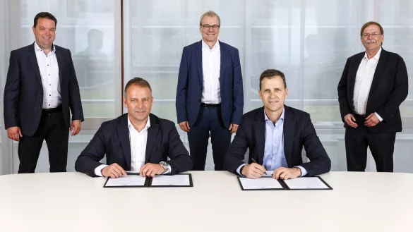 Unterschrift - &copy; Foto: Vera Loitzsch/DFB/dpa