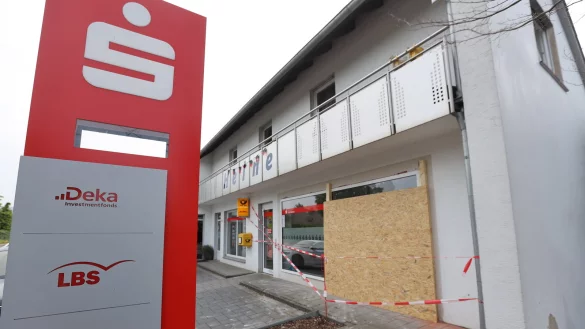 In der Nacht zu Samstag versuchten drei bisher unbekannte T&auml;ter den Geldautomaten in Dehme zu sprengen. - &copy; Nicole Sielermann