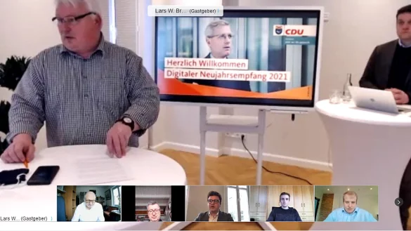 CDU-Chef Volker Preu&szlig; (links) und Kreisvorsitzender Lars Wilhelm Brakhage konnten beim Neujahrsempfang auch Dr. Norbert R&ouml;ttgen per Videoschalte begr&uuml;&szlig;en.&nbsp; - &copy; Nicole Ellerbrake