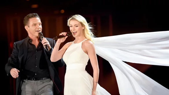 Stefan Mross und Anna-Carina Woitschack - &copy; Foto: Britta Pedersen/dpa-Zentralbild/dpa