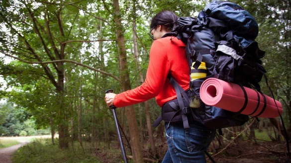 Wanderung mit Rucksack - &copy; Foto: Christin Klose/dpa-tmn