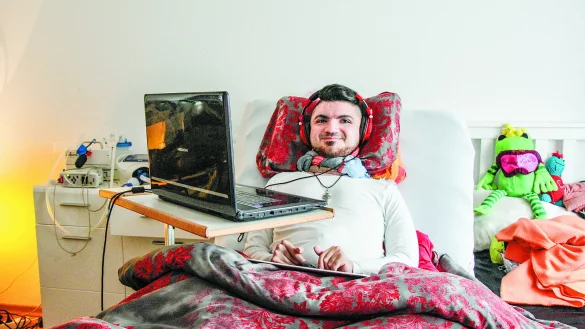 Rapper: Obwohl Noh Gourie nur zwei Finger und den Kopf bewegen kann, macht er Musik und bringt demn&auml;chst sein erstes Album heraus. - &copy; Viktoria Bartsch