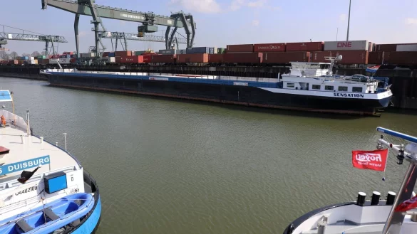 Binnenschifffahrt - &copy; Foto: Oliver Berg/dpa