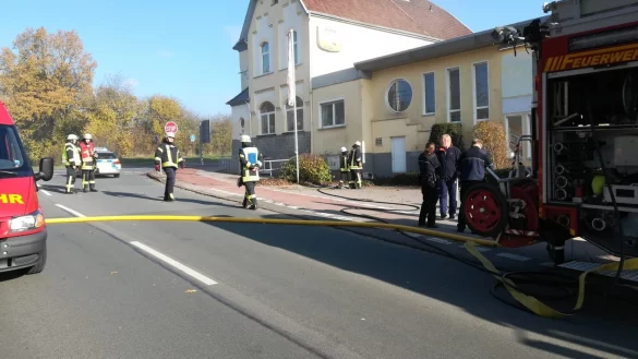 Im Landhaus Begatal waren nach Angaben der Feuerwehr ein W&auml;schetrockner samt W&auml;sche in Brand geraten. - &copy; Feuerwehr D&ouml;rentrup